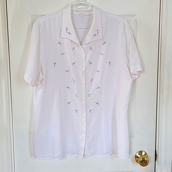 Beautiful Vintage floral embroidered blouse - Picture 2 of 6